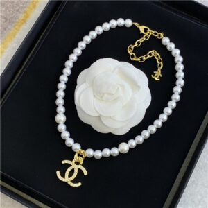 chanel pearl necklace