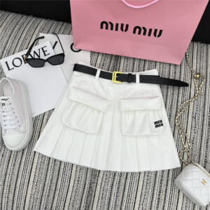 miumiu's new large pocket design pressed folded short skirt