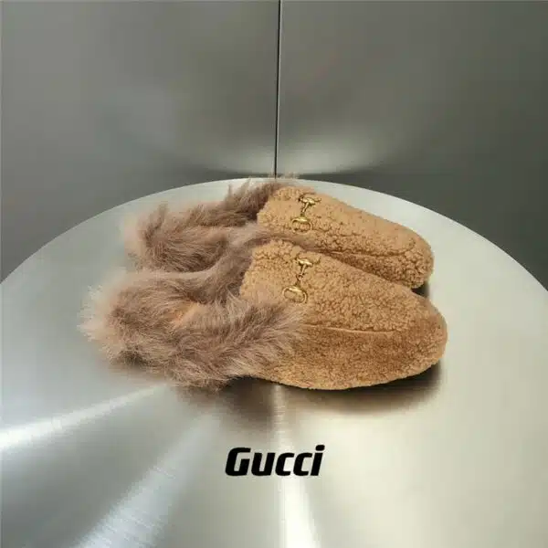 gucci fur slippers