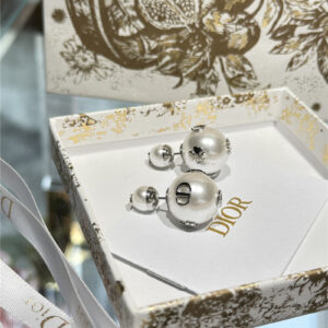 dior multi-accessories black pearl earrings