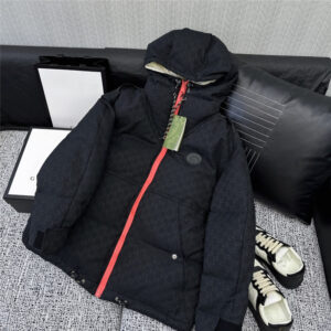 gucci classic logo jacquard cropped hooded down jacket