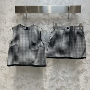 miumiu black and white fine grid embroidered letter vest + skirt
