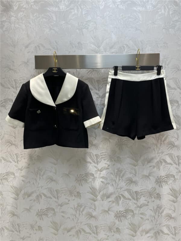 celine short-sleeved jacket + high-waisted A-line shorts set