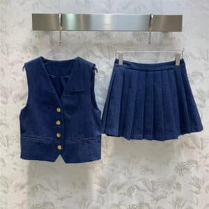miumiu new V-neck vest + pleated skirt suit