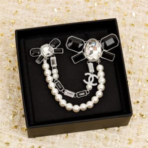 CHANEL Bow Double C brooch