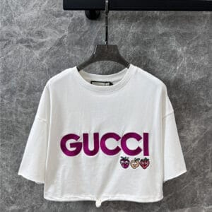 gucci embroidered lettering strawberry T-shirt