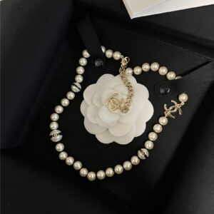 chanel black and white pearl necklace